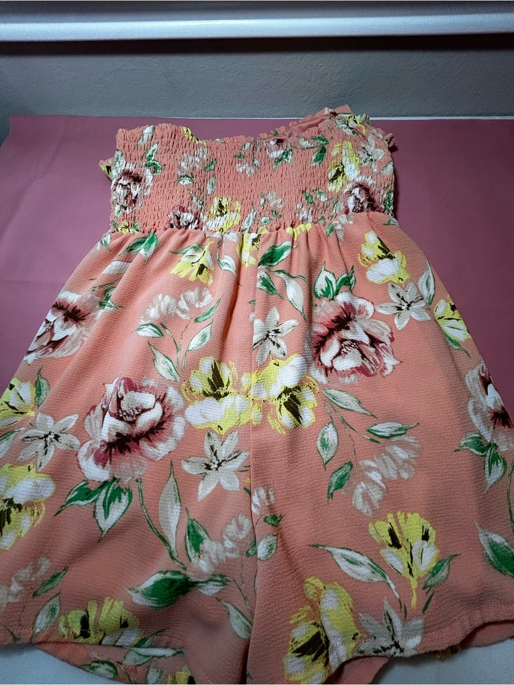 Teens or adults Peach Floral Smocked Sundress
Size 8